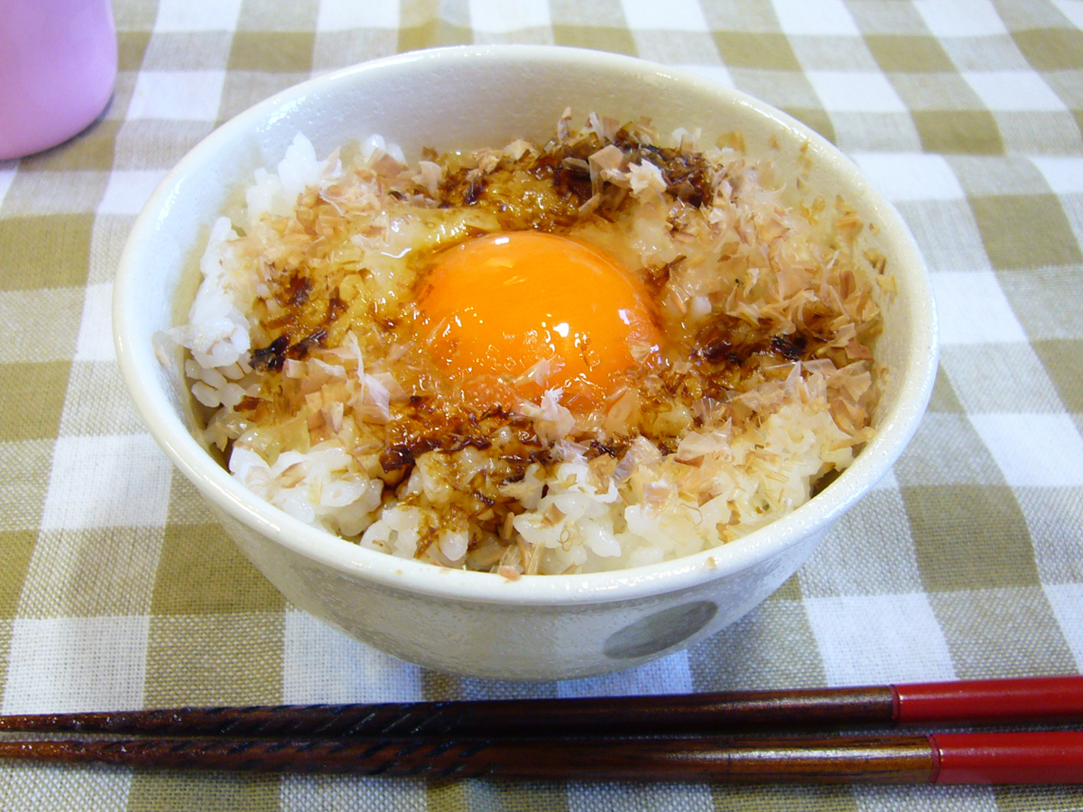卵・かつお節と卵かけご飯醤油のレシピ